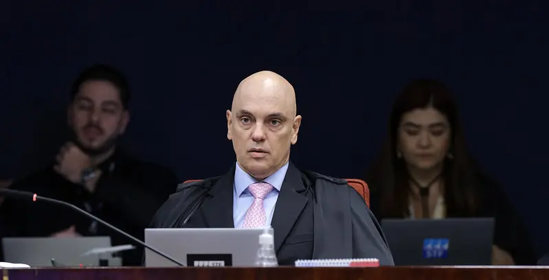 Moraes vota para condenar Bolsonaro e demais réus por tentativa de golpe de Estado e outros crimes